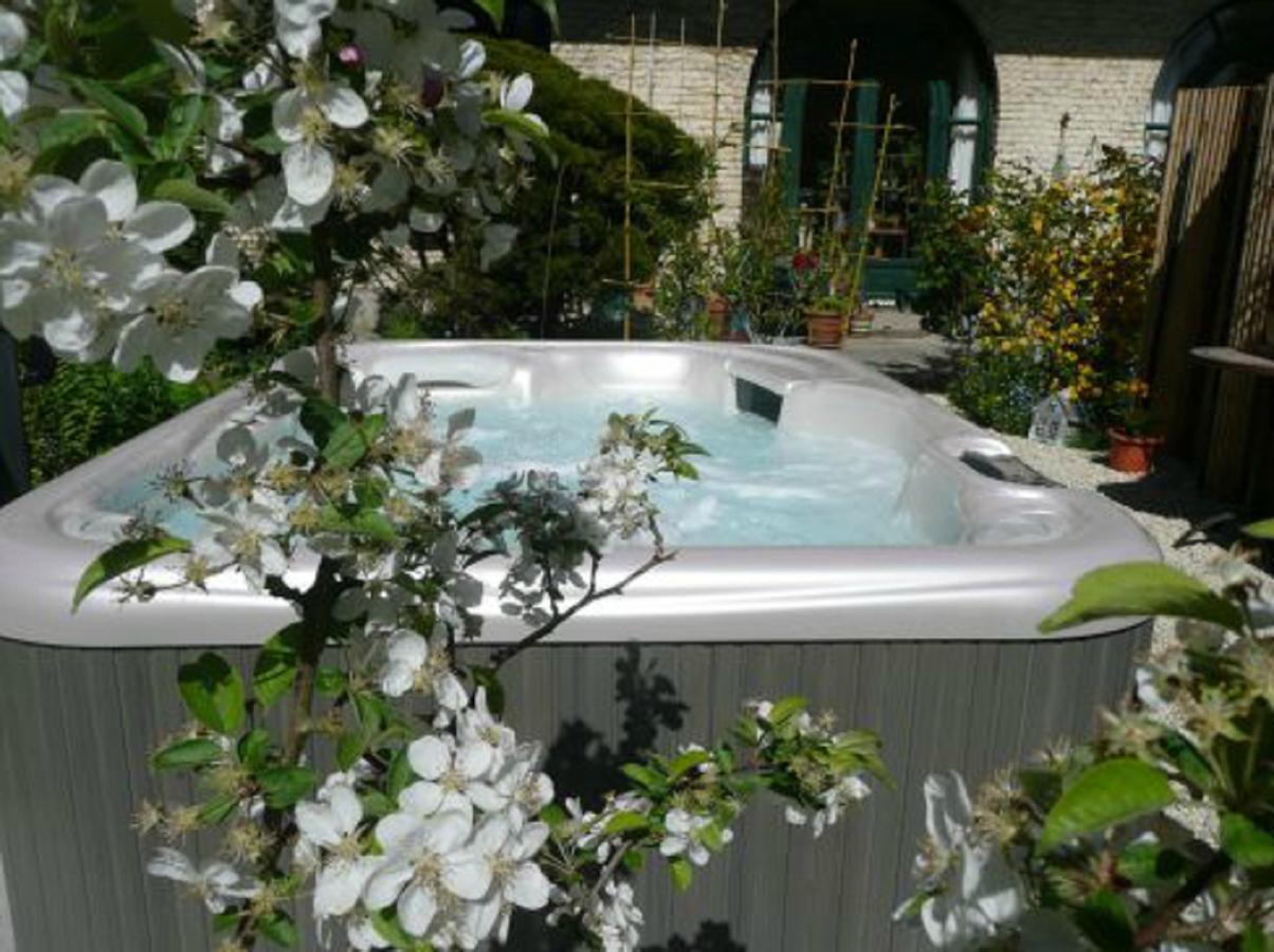 Manoir De Bois En Ardres Bed & Breakfast Exterior foto