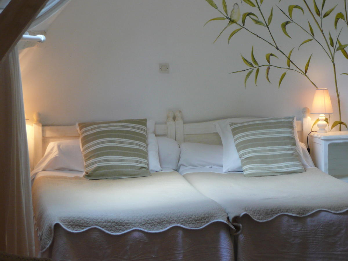 Manoir De Bois En Ardres Bed & Breakfast Cameră foto